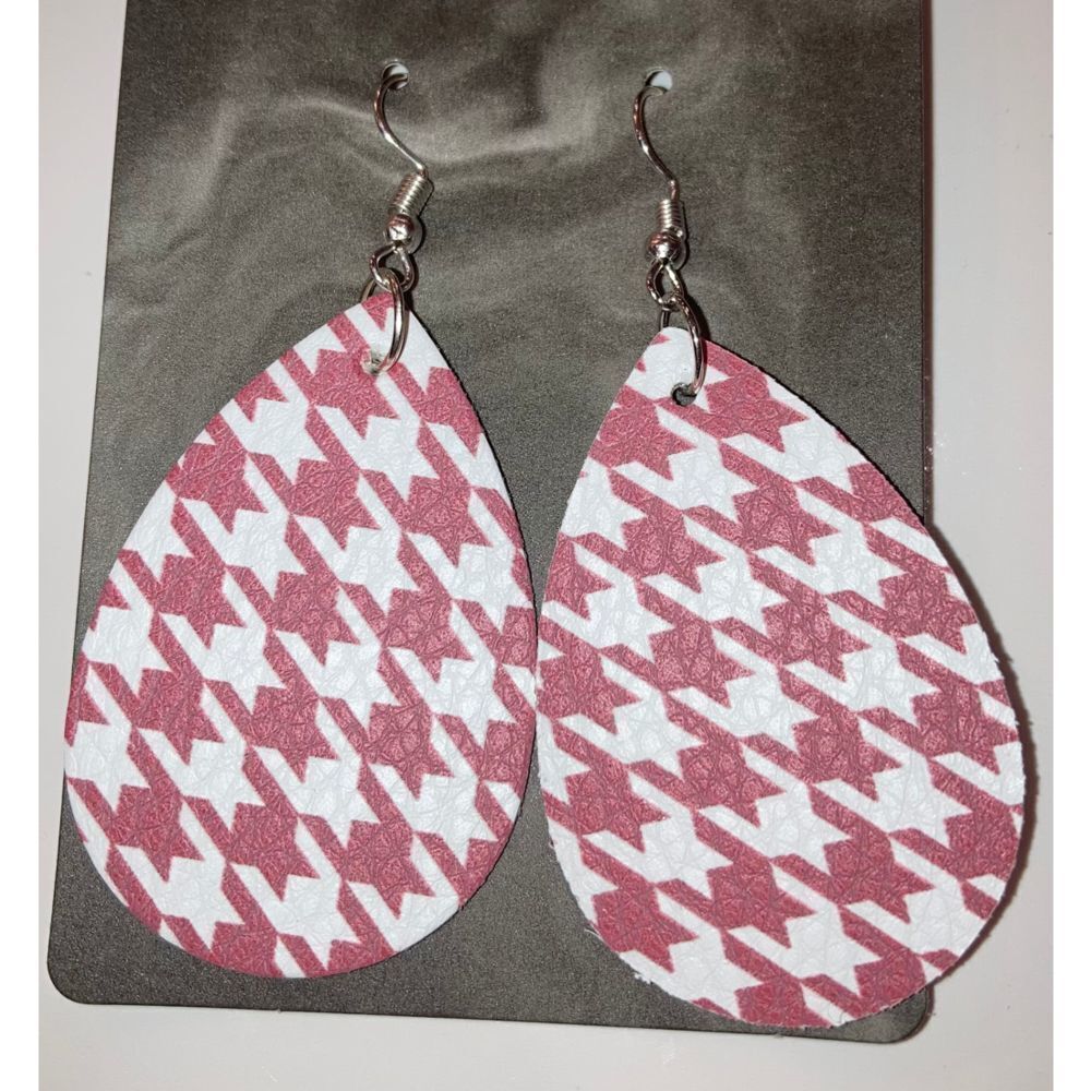 ☀️3/$9☀️ Pink and White Houndstooth Earrings - Picture 2 of 4